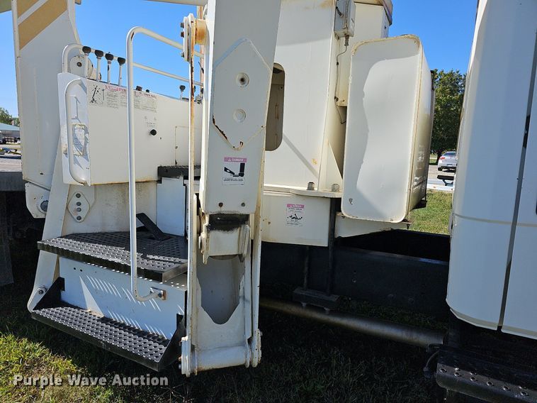 image for item DR5789 1998 Freightliner FL70  crane truck