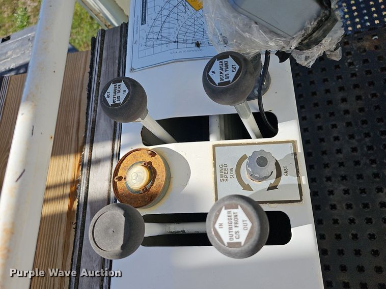 image for item DR5789 1998 Freightliner FL70  crane truck