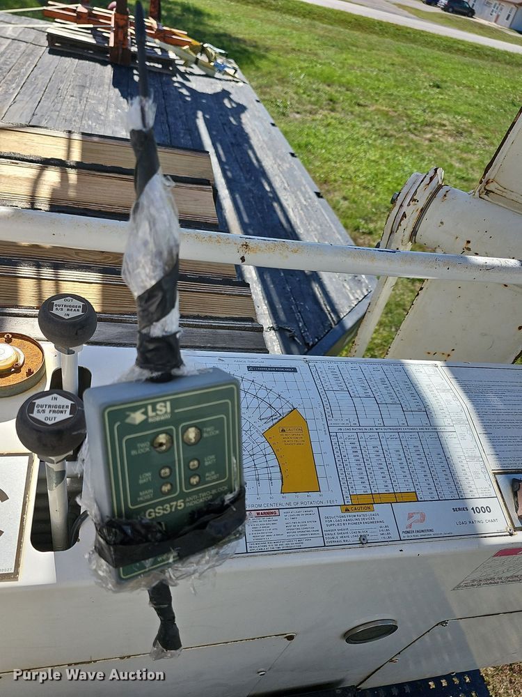 image for item DR5789 1998 Freightliner FL70  crane truck