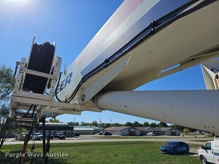 image for item DR5789 1998 Freightliner FL70  crane truck