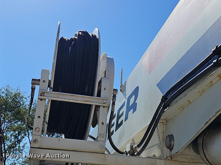 image for item DR5789 1998 Freightliner FL70  crane truck