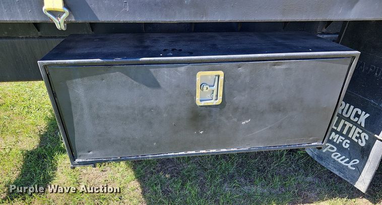 image for item DR5789 1998 Freightliner FL70  crane truck