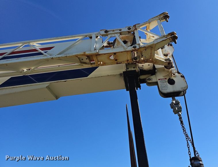 image for item DR5789 1998 Freightliner FL70  crane truck