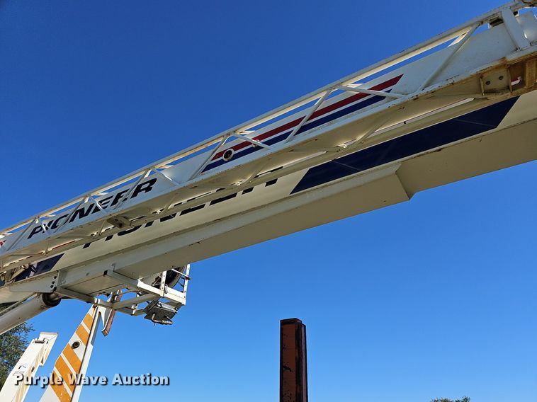 image for item DR5789 1998 Freightliner FL70  crane truck