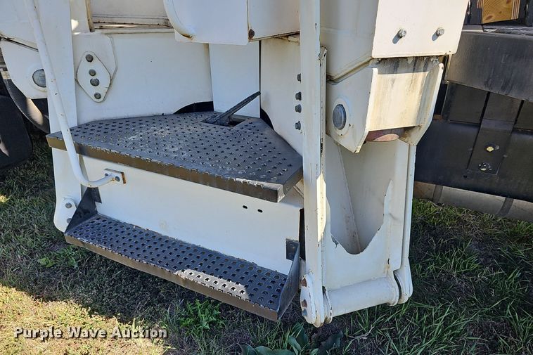 image for item DR5789 1998 Freightliner FL70  crane truck