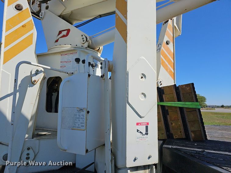 image for item DR5789 1998 Freightliner FL70  crane truck