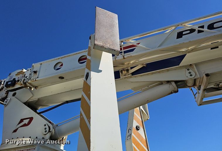 image for item DR5789 1998 Freightliner FL70  crane truck