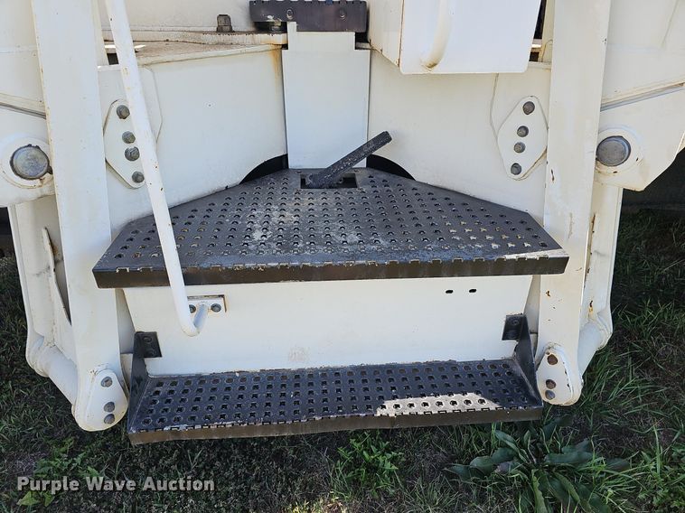 image for item DR5789 1998 Freightliner FL70  crane truck