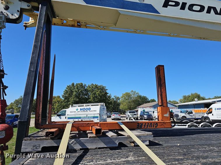 image for item DR5789 1998 Freightliner FL70  crane truck