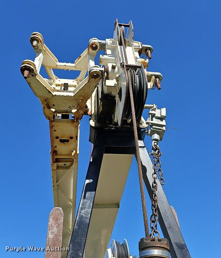 image for item DR5789 1998 Freightliner FL70  crane truck