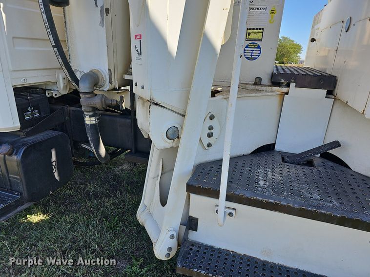 image for item DR5789 1998 Freightliner FL70  crane truck