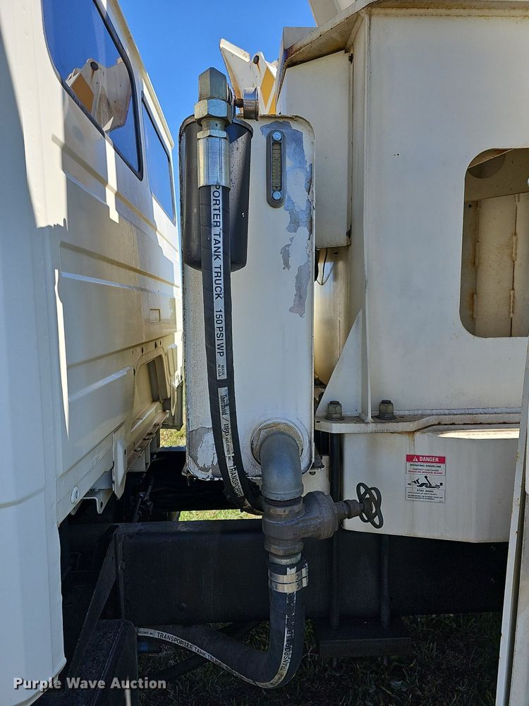 image for item DR5789 1998 Freightliner FL70  crane truck