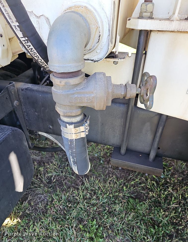 image for item DR5789 1998 Freightliner FL70  crane truck