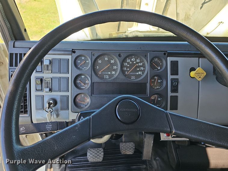 image for item DR5789 1998 Freightliner FL70  crane truck