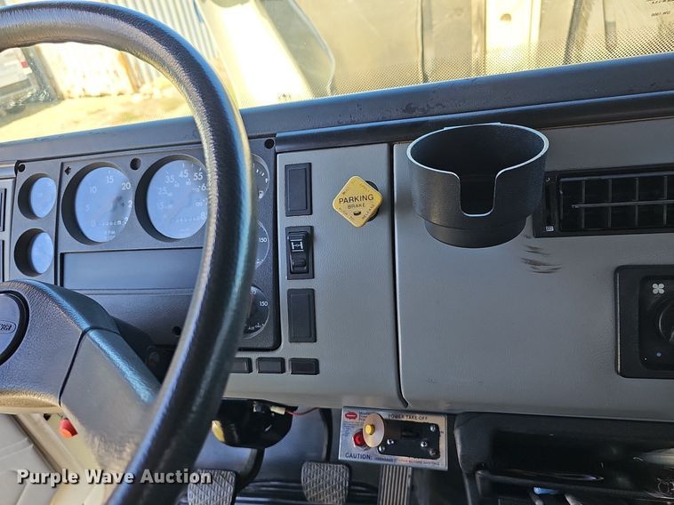 image for item DR5789 1998 Freightliner FL70  crane truck