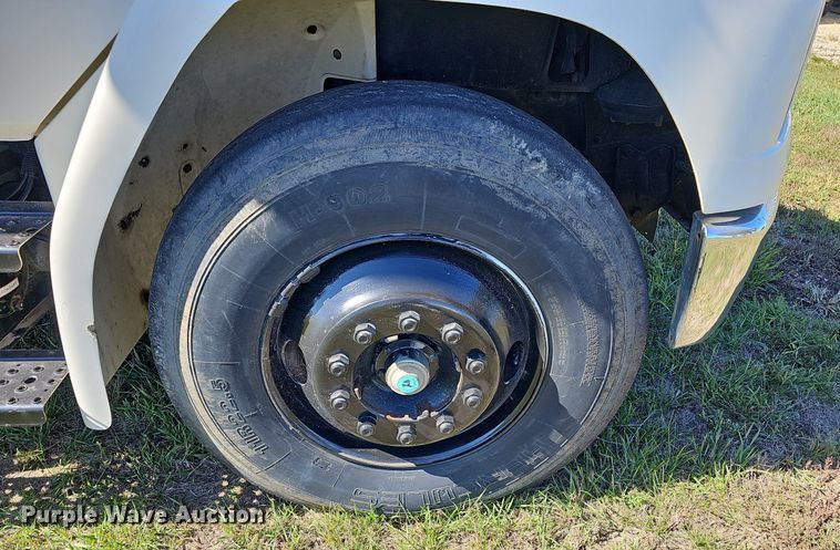 image for item DR5789 1998 Freightliner FL70  crane truck