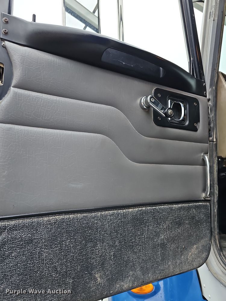 image for item DR5909 2008 Peterbilt 340  dump truck