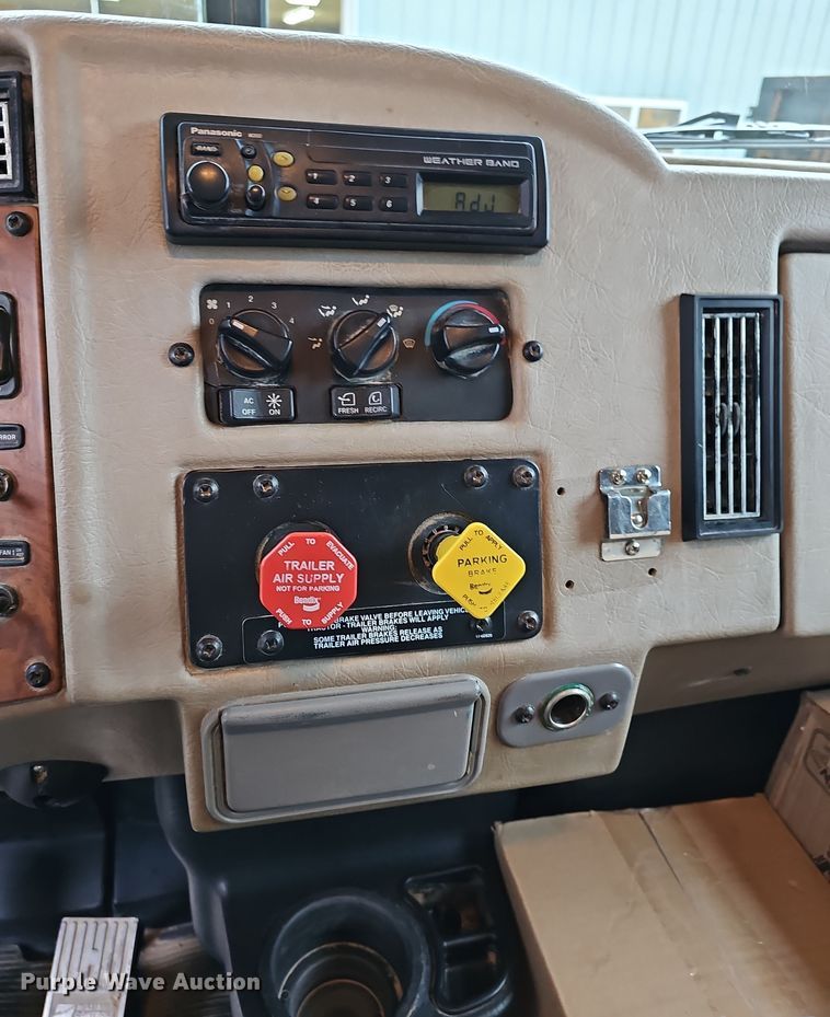 image for item DR5909 2008 Peterbilt 340  dump truck