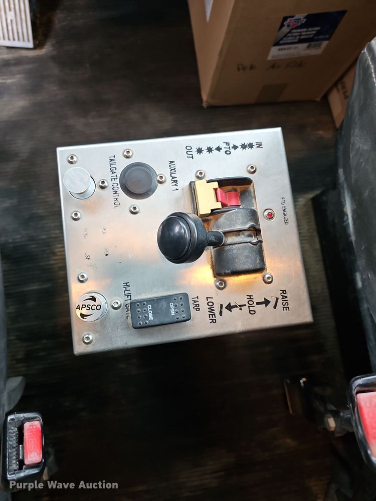 image for item DR5909 2008 Peterbilt 340  dump truck