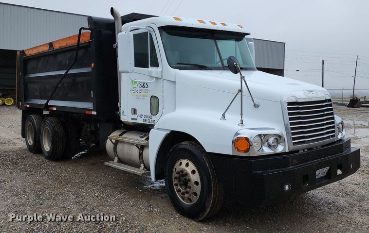 image for item DR7785 2005 Freightliner Century Class CST120  dump truck