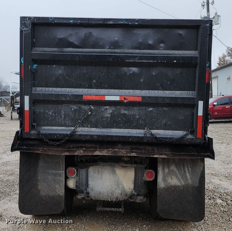 image for item DR7785 2005 Freightliner Century Class CST120  dump truck