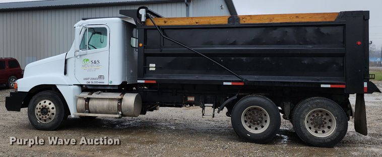 image for item DR7785 2005 Freightliner Century Class CST120  dump truck