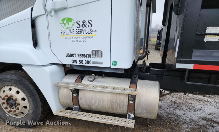 image for item DR7785 2005 Freightliner Century Class CST120  dump truck