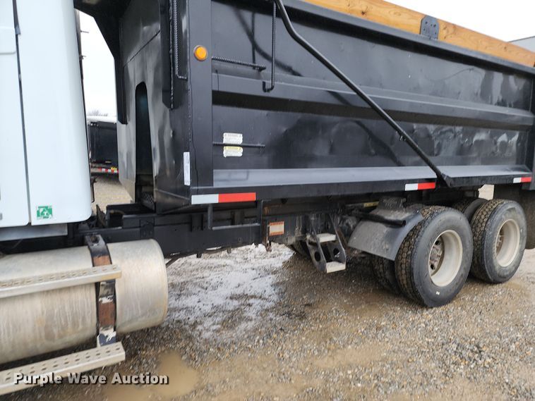 image for item DR7785 2005 Freightliner Century Class CST120  dump truck