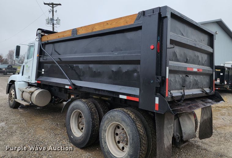 image for item DR7785 2005 Freightliner Century Class CST120  dump truck