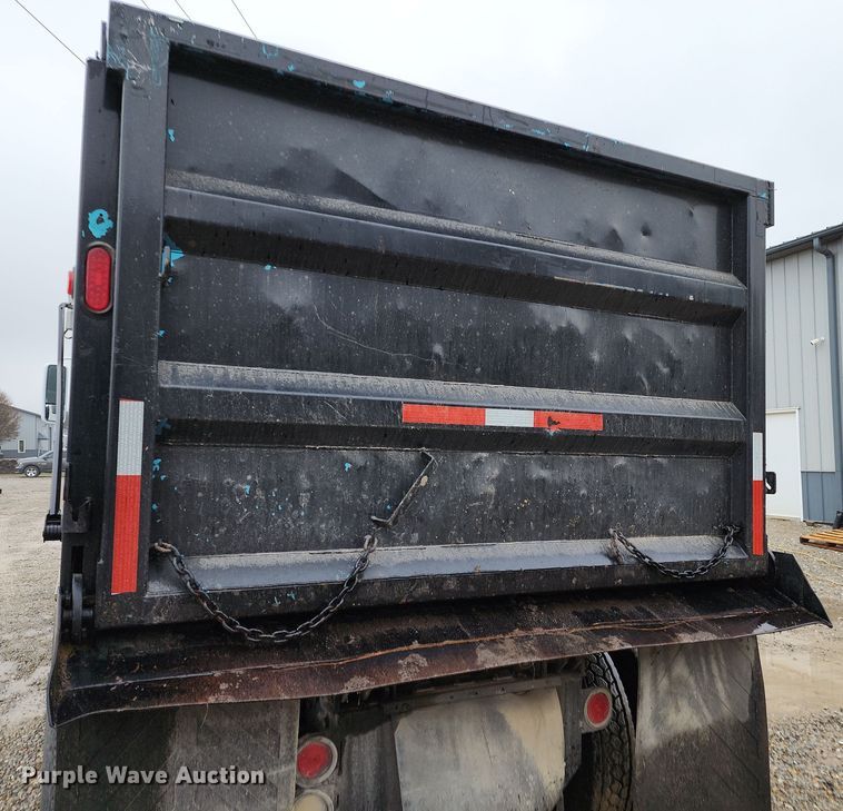 image for item DR7785 2005 Freightliner Century Class CST120  dump truck