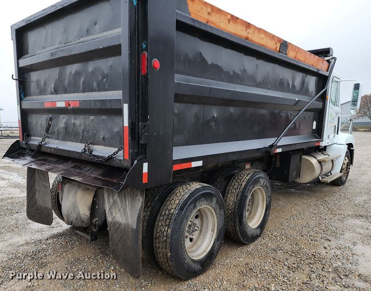 image for item DR7785 2005 Freightliner Century Class CST120  dump truck