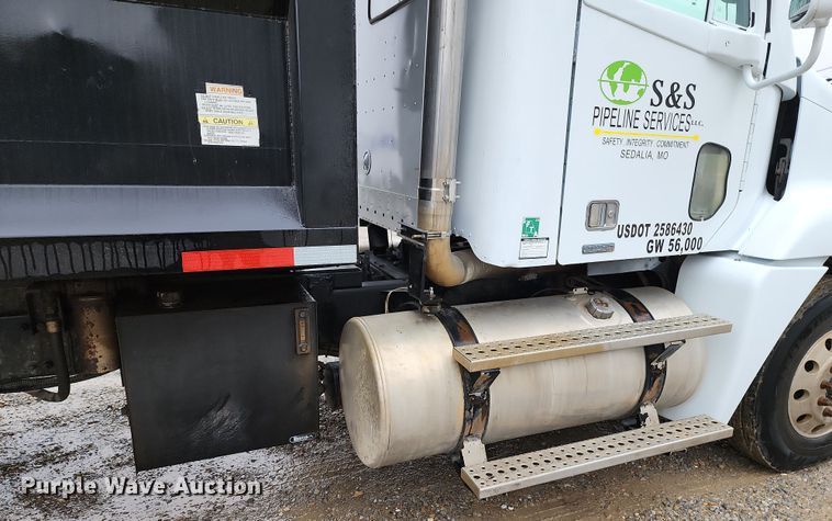 image for item DR7785 2005 Freightliner Century Class CST120  dump truck