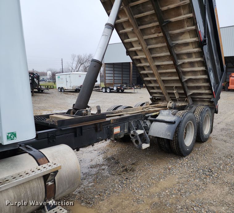 image for item DR7785 2005 Freightliner Century Class CST120  dump truck