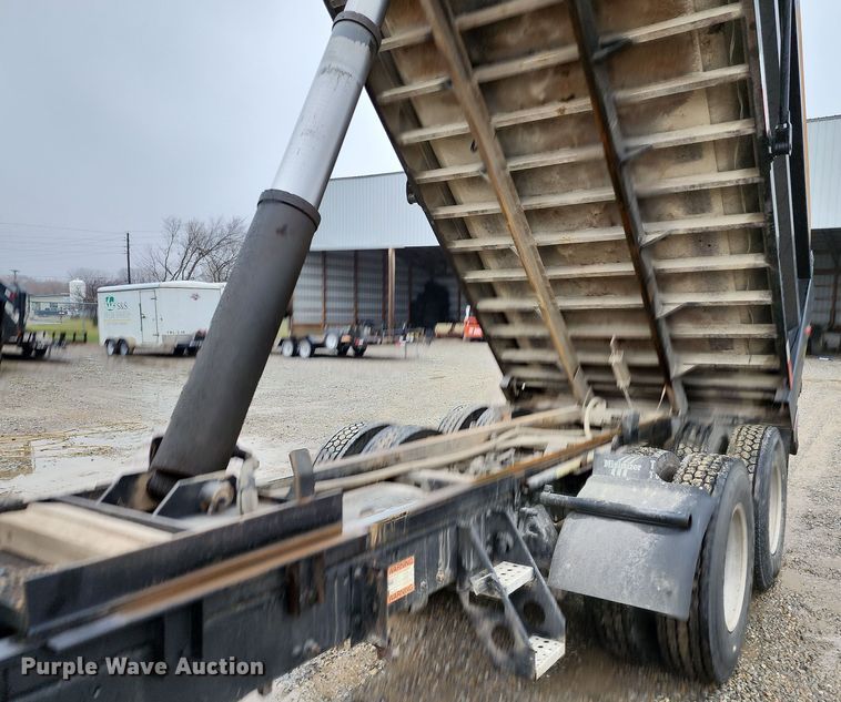 image for item DR7785 2005 Freightliner Century Class CST120  dump truck