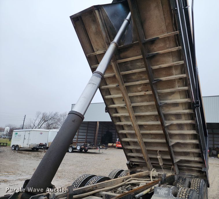 image for item DR7785 2005 Freightliner Century Class CST120  dump truck