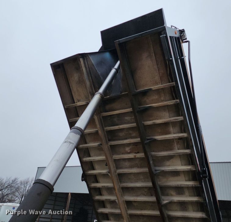 image for item DR7785 2005 Freightliner Century Class CST120  dump truck