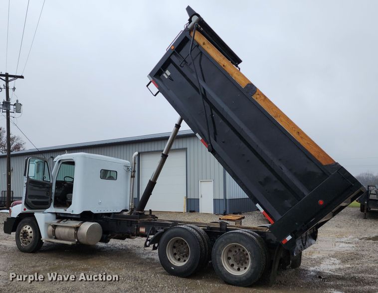 image for item DR7785 2005 Freightliner Century Class CST120  dump truck