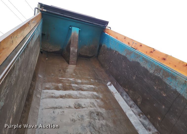 image for item DR7785 2005 Freightliner Century Class CST120  dump truck