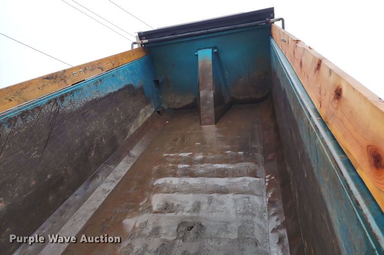 image for item DR7785 2005 Freightliner Century Class CST120  dump truck