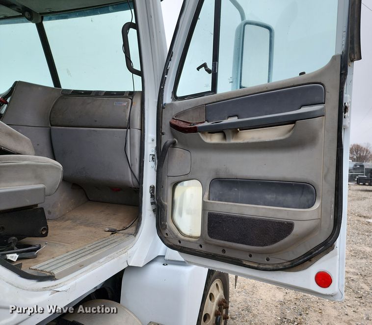 image for item DR7785 2005 Freightliner Century Class CST120  dump truck