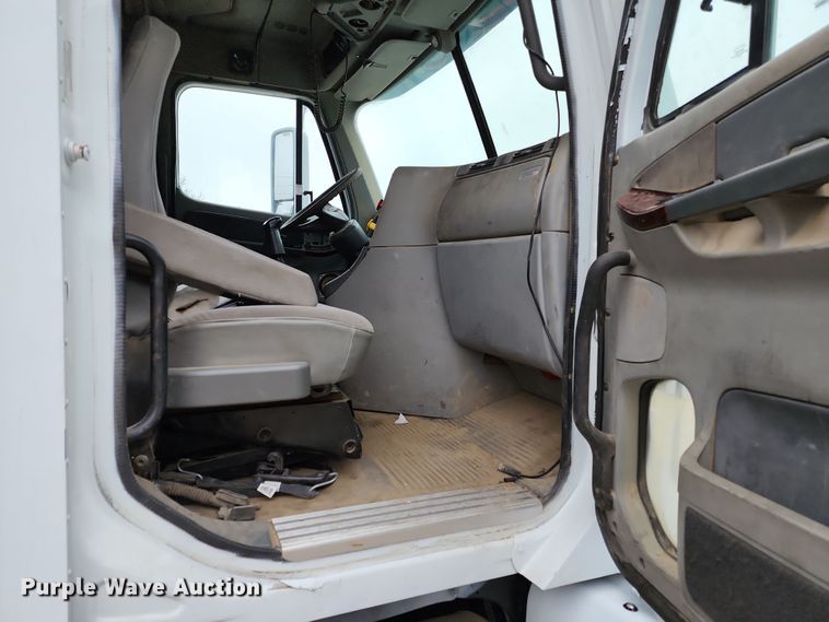 image for item DR7785 2005 Freightliner Century Class CST120  dump truck