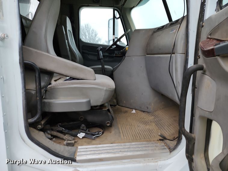 image for item DR7785 2005 Freightliner Century Class CST120  dump truck