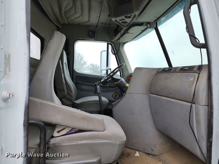 image for item DR7785 2005 Freightliner Century Class CST120  dump truck