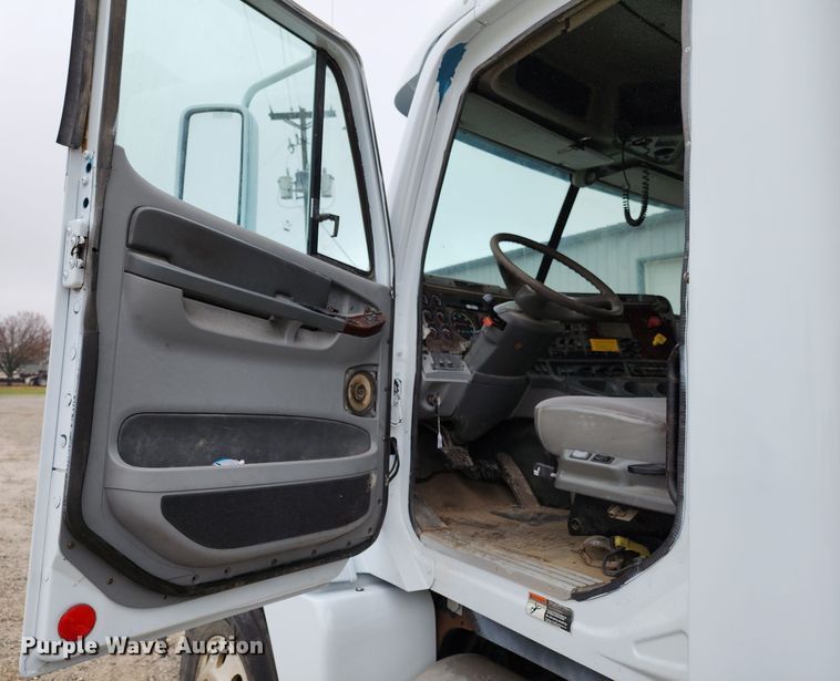 image for item DR7785 2005 Freightliner Century Class CST120  dump truck