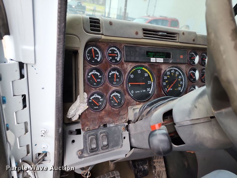 image for item DR7785 2005 Freightliner Century Class CST120  dump truck