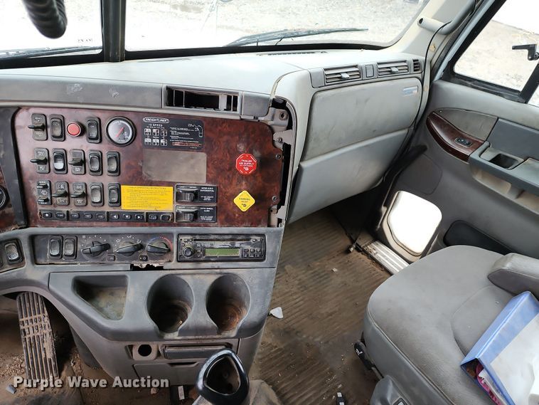 image for item DR7785 2005 Freightliner Century Class CST120  dump truck