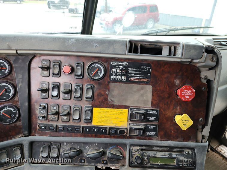 image for item DR7785 2005 Freightliner Century Class CST120  dump truck