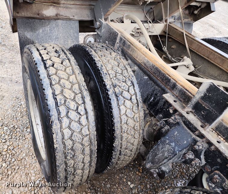 image for item DR7785 2005 Freightliner Century Class CST120  dump truck