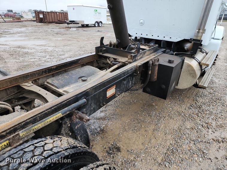 image for item DR7785 2005 Freightliner Century Class CST120  dump truck