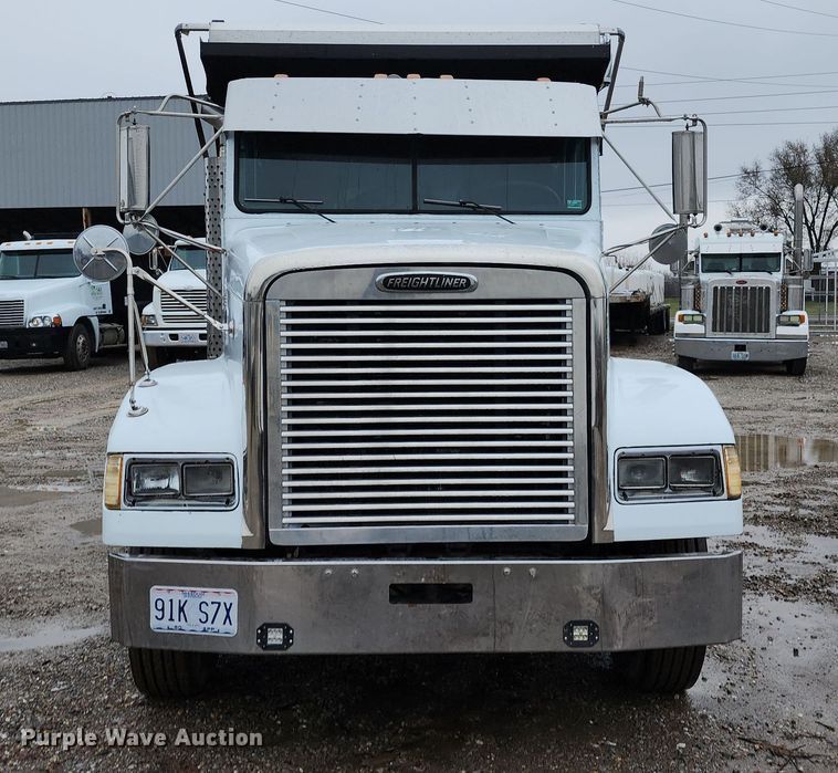 image for item DR7787 1990 Freightliner FLD120  dump truck